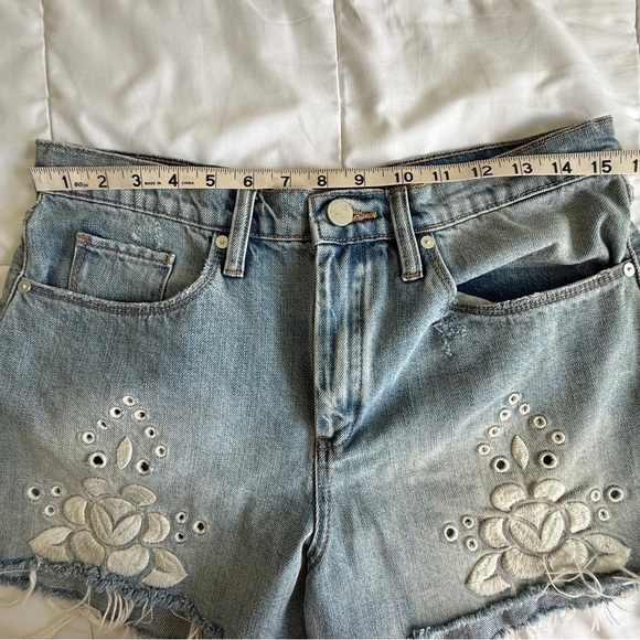 Chelsea & Violet Floral Eyelet Denim Cutoff Shorts Size 29 - Picture 6 of 9